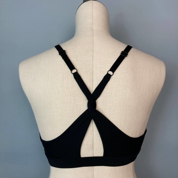 FABLETICS Emma Low Impact Sports Bra Crossback Twist Back Size S Black Strappy - Picture 3 of 11